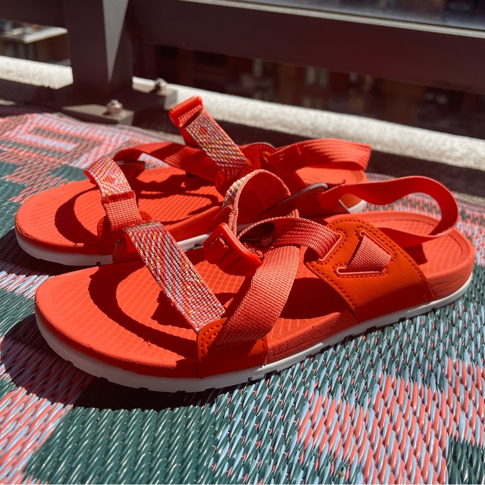 Chaco Women’s Lowdown Sandal in Coral - size 9